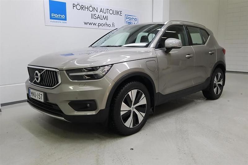 Käytetty 2021 Volvo XC40 Business Edition Katumaasturi | 31 900 € (Perustarjous) - Kuva 1/4