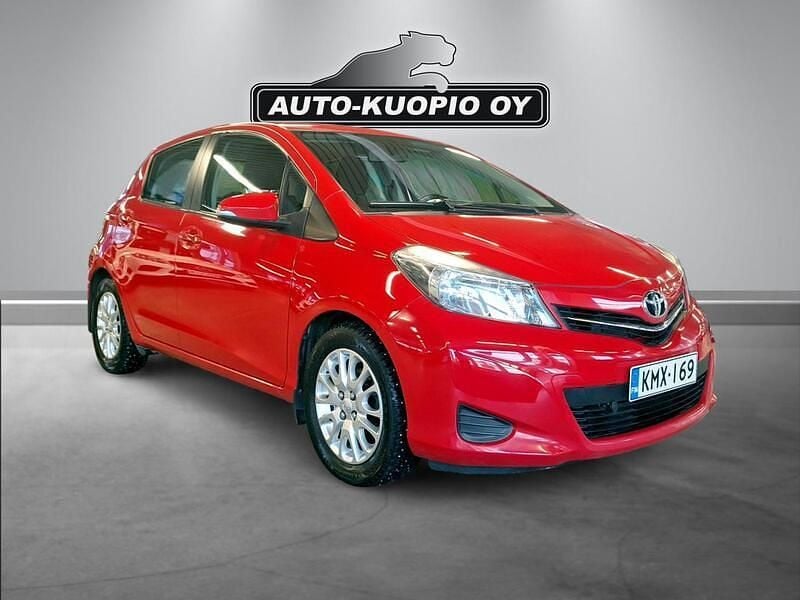 Käytetty Toyota Yaris Active 99 HP (72 kW) 2014 Punainen Viistoperä