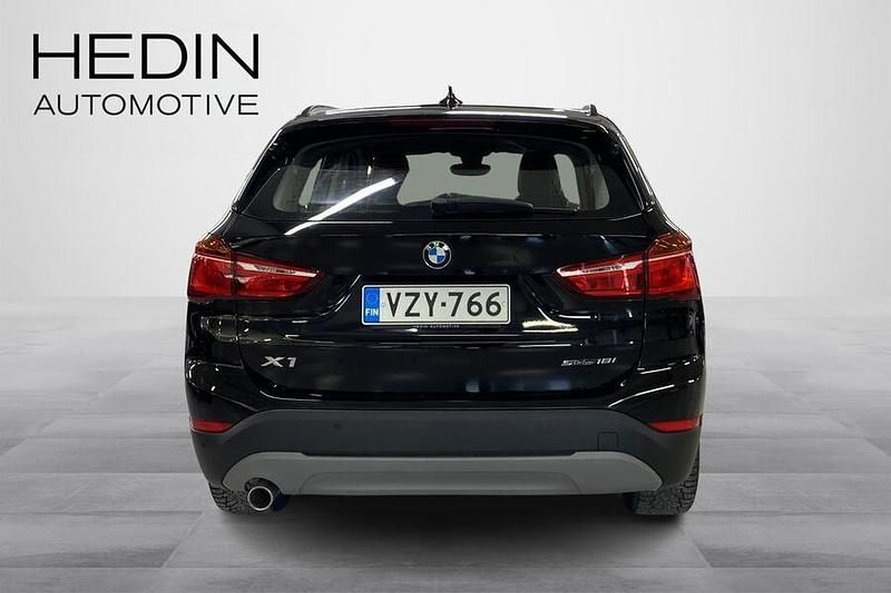 Käytetty BMW X1 140 HP (102 kW) 2018 Musta Katumaasturi