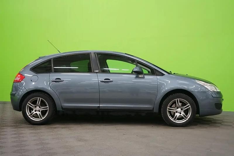 Käytetty Citroën C4 140 HP (102 kW) 2006 Hopea / harmaa Sedan