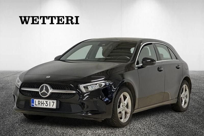 Käytetty Mercedes A250 Business 160 HP (117 kW) 2022 Musta Viistoperä