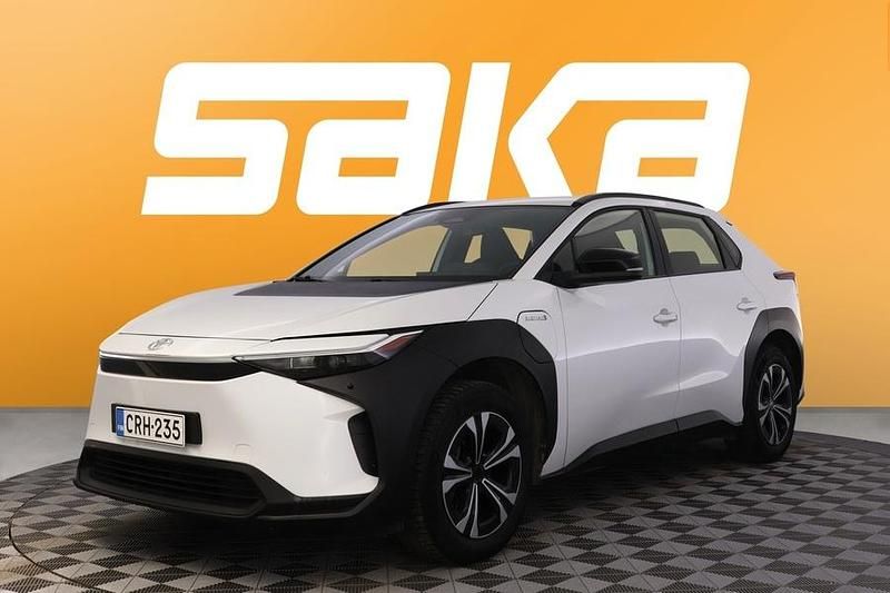 Käytetty Toyota bZ4X Active 150 kW (204 HP) 2023 Katumaasturi