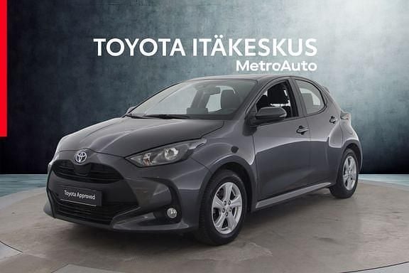 Käytetty Toyota Yaris Active 114 HP (83 kW) 2024 Harmaa Viistoperä