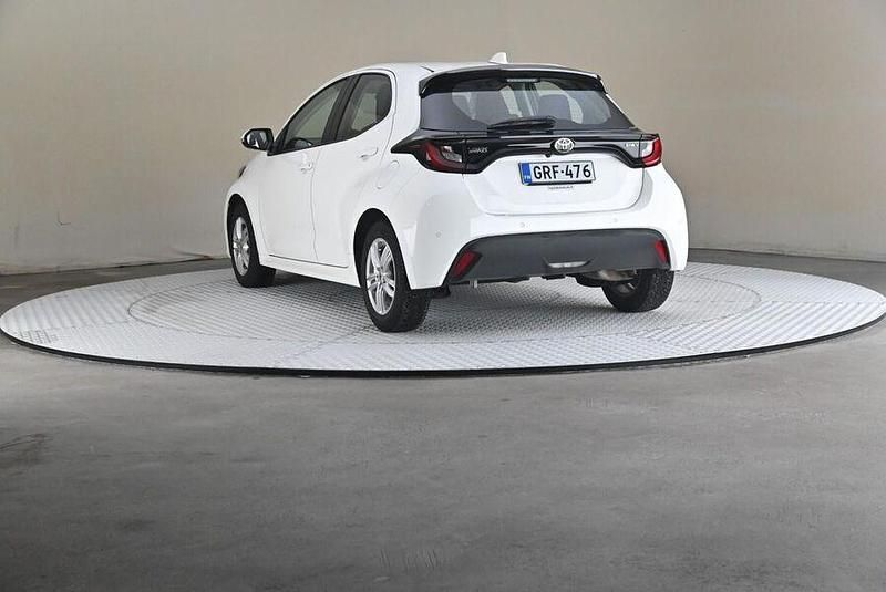 Käytetty Toyota Yaris Hybrid Active 116 HP (85 kW) 2025 Viistoperä