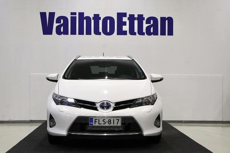 Käytetty Toyota Auris Touring Sports Active 99 HP (72 kW) 2015 Valkoinen Farmari