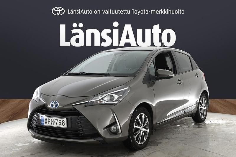 Käytetty Toyota Yaris Hybrid Edition 73 HP (53 kW) 2020 Harmaa Viistoperä
