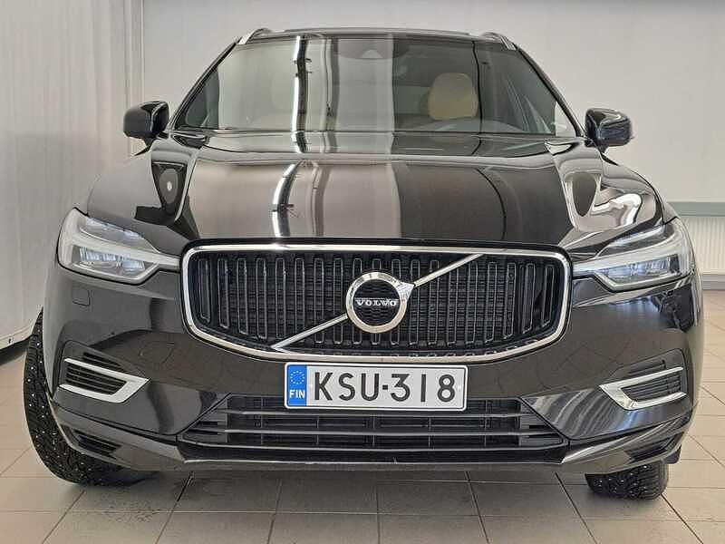 Käytetty Volvo XC60 Momentum 320 HP (235 kW) 2017 Musta Katumaasturi