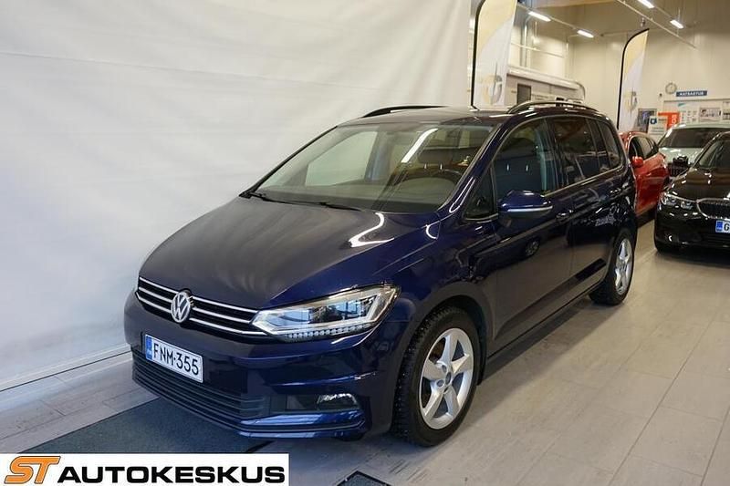 Sininen Käytetty 2019 VW Touran Comfortline Tila-auto | 13 900 € (Perustarjous) - Kuva 1/4