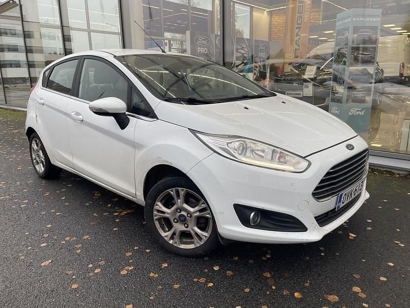 Valkoinen Käytetty 2016 Ford Fiesta Titanium Viistoperä | 7 800 € (Perustarjous) - Kuva 1/4