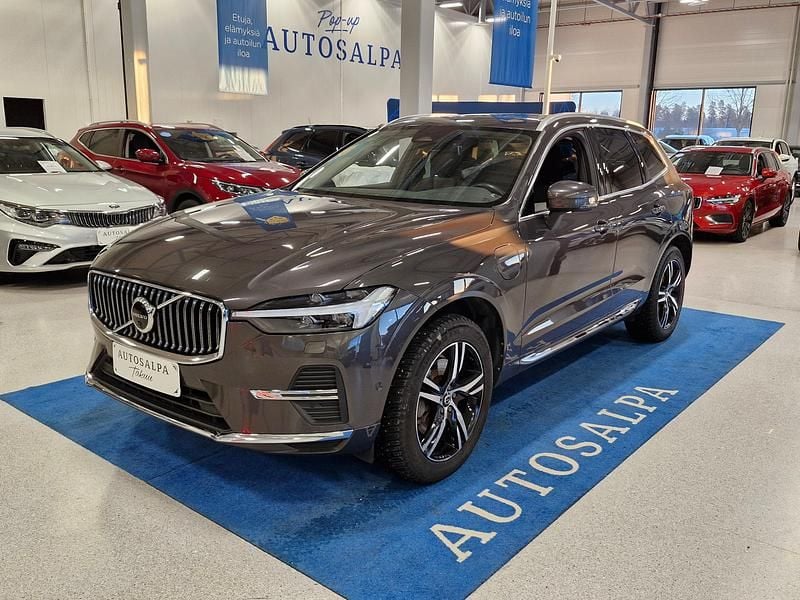 Harmaa Käytetty 2022 Volvo XC60 Inscription Katumaasturi | 42 900 € (Kallis) - Kuva 1/3