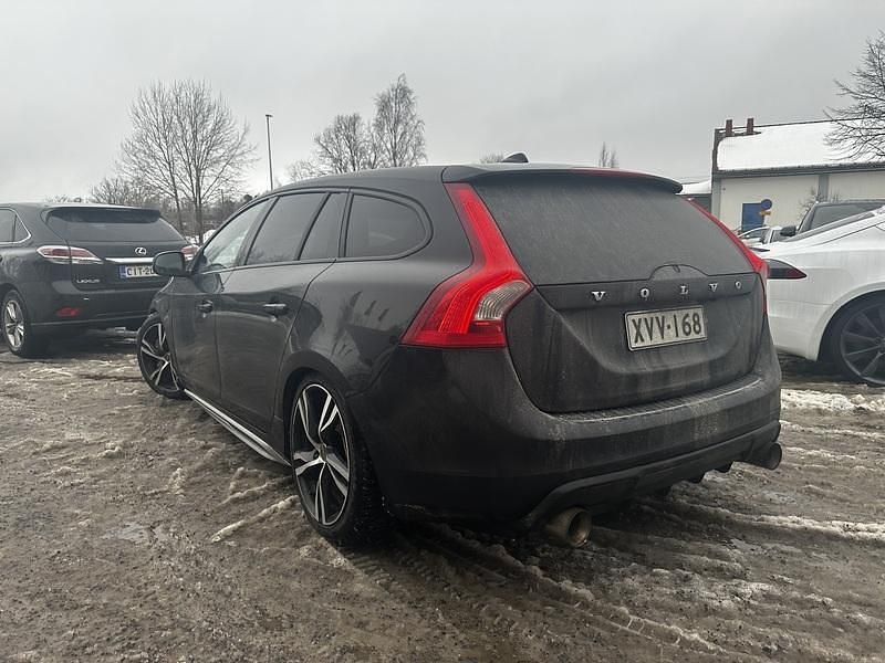 Käytetty Volvo V60 R-Design 215 HP (158 kW) 2013 Farmari