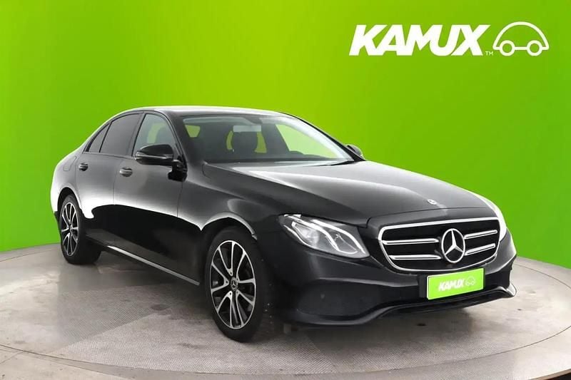 Musta Käytetty 2017 Mercedes E220 Avantgarde Sedan | 19 900 € (Supertarjous) - Kuva 1/4