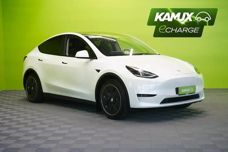 Valkoinen Käytetty 2024 Tesla Model Y RWD Katumaasturi | 34 880 € (Perustarjous) - Kuva 1/4