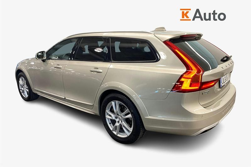 Käytetty Volvo V90 CC Business Edition 235 HP (172 kW) 2019 Ruskea (beige) Farmari