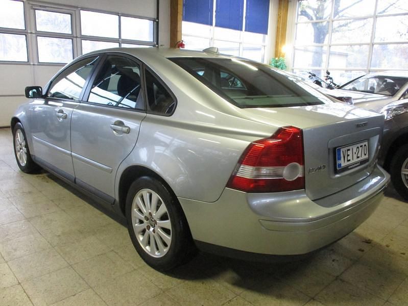 Käytetty Volvo S40 Momentum 140 HP (102 kW) 2006 Harmaa Sedan
