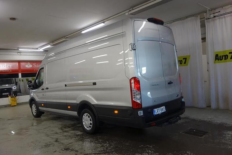 Käytetty Ford Transit Trend 170 HP (125 kW) 2023 Harmaa Van