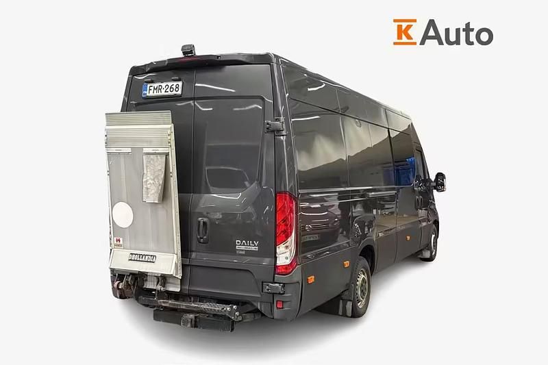 Käytetty Iveco Daily 180 HP (132 kW) 2017 Van