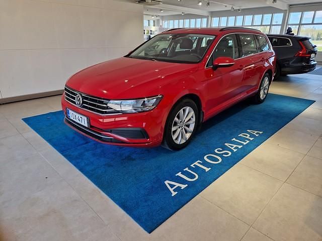 Punainen Käytetty 2020 VW Passat Style Farmari | 18 900 € (Supertarjous) - Kuva 1/4