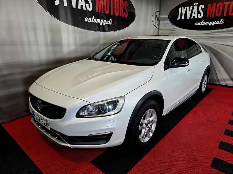 Käytetty Volvo S60 CC Summum 190 HP (139 kW) 2016 Sedan