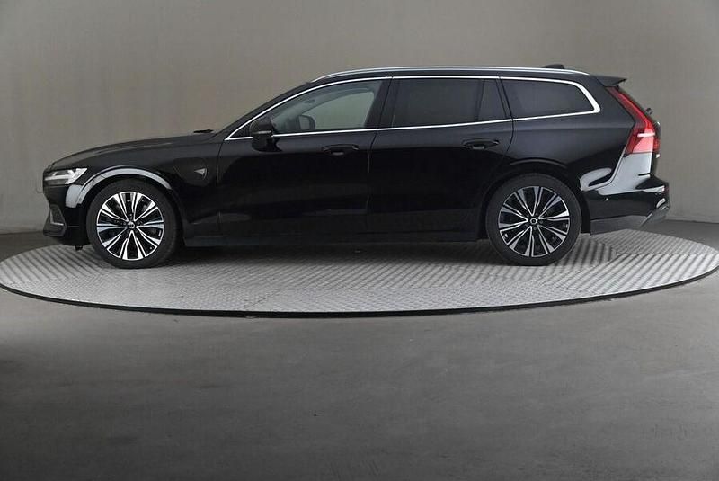 Käytetty Volvo V60 Core 350 HP (257 kW) 2022 Farmari