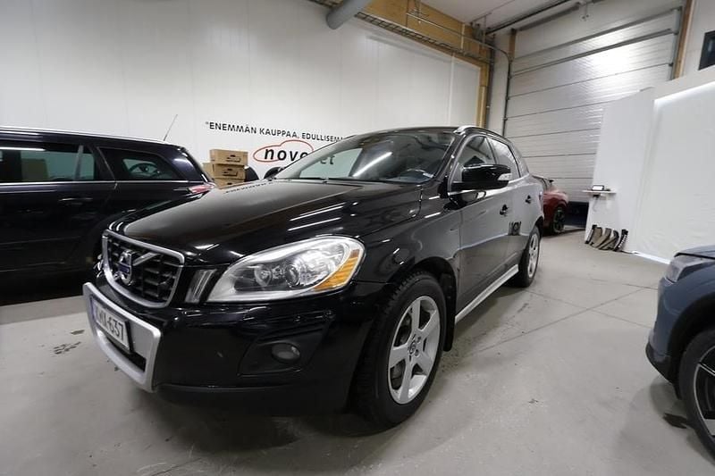 Musta Käytetty 2009 Volvo XC60 Summum Katumaasturi | 8 770 € - Kuva 1/4
