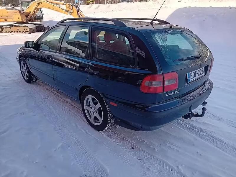 Käytetty Volvo V40 2000 Musta Farmari