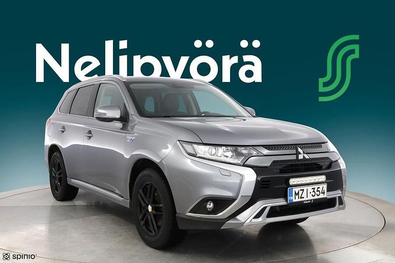 Käytetty Mitsubishi Outlander P-HEV Invite 135 HP (99 kW) 2019 Katumaasturi