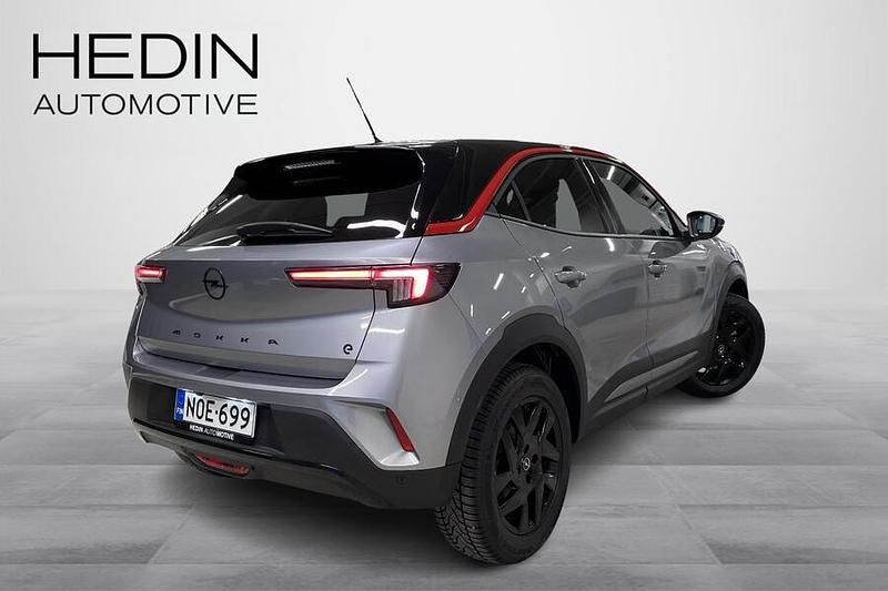 Käytetty Opel Mokka-e GS Line 100 kW (136 HP) 2023 Harmaa Katumaasturi