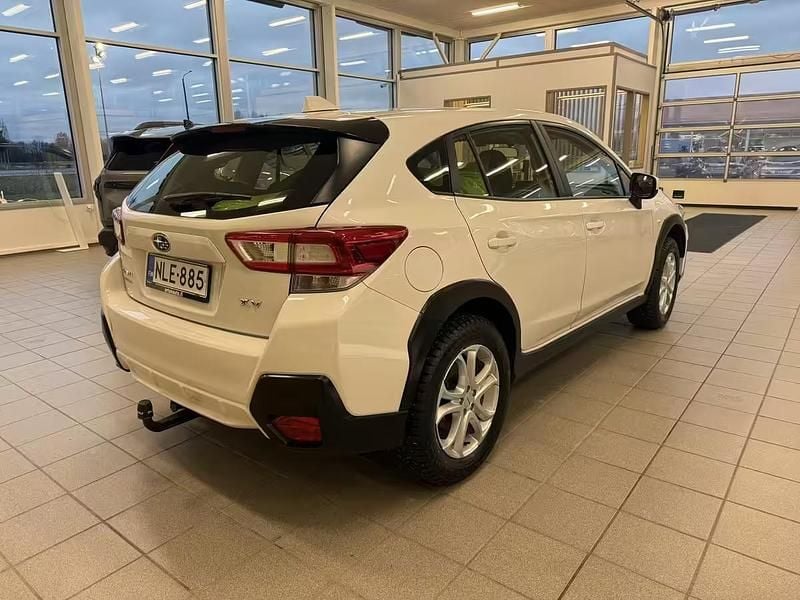 Käytetty Subaru XV 114 HP (83 kW) 2018 Valkoinen Katumaasturi