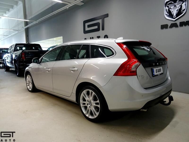 Käytetty Volvo V60 Summum 241 HP (177 kW) 2011 Farmari