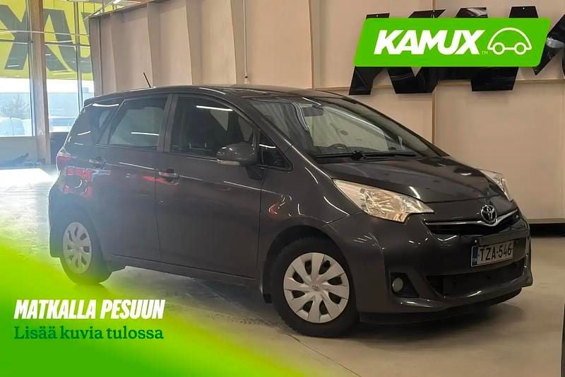 Käytetty Toyota Verso-S Multidrive S 99 HP (72 kW) 2014 Hopea / harmaa Tila-auto