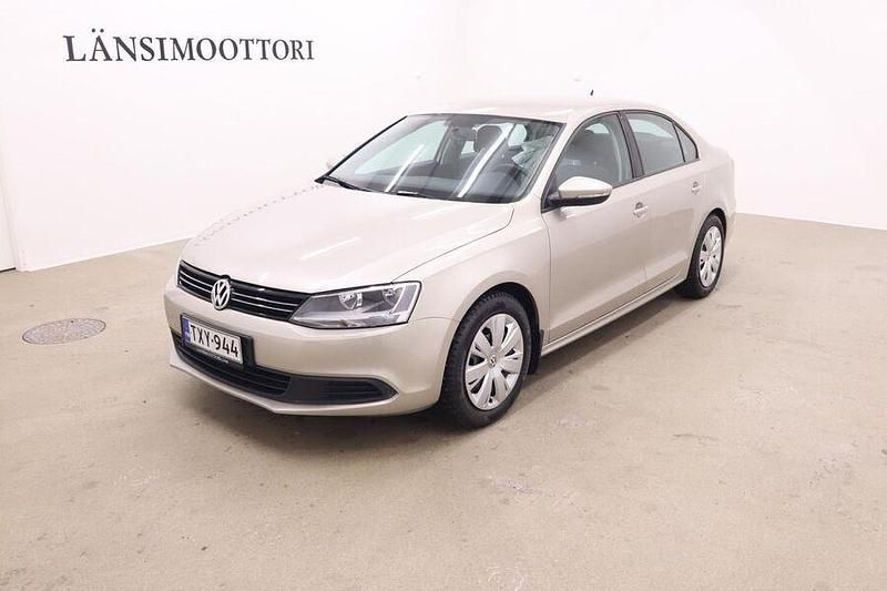 Käytetty VW Jetta Comfortline 105 HP (77 kW) 2012 Sedan