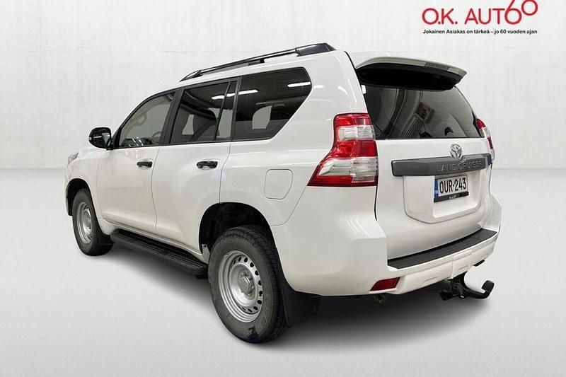 Käytetty Toyota Land Cruiser Life 190 HP (139 kW) 2014 Katumaasturi