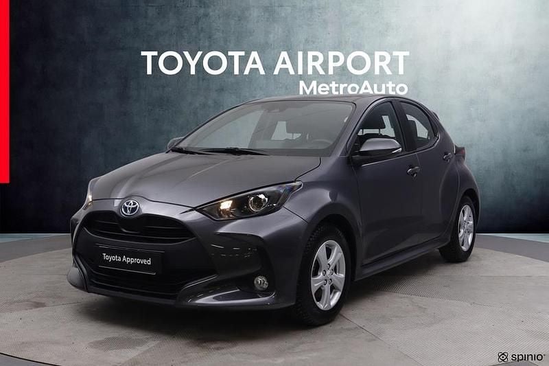 Käytetty Toyota Yaris Hybrid Active 116 HP (85 kW) 2024 Harmaa Viistoperä