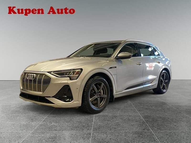 Käytetty Audi e-tron S-Line 300 kW (408 HP) 2022 Katumaasturi
