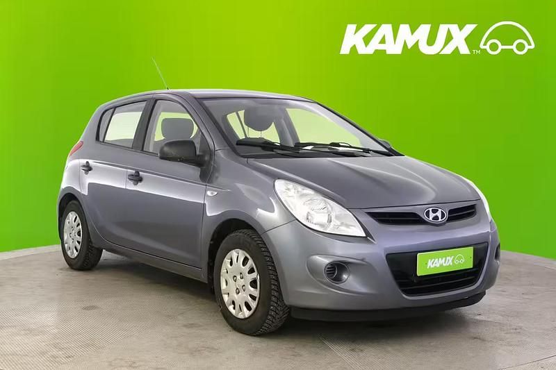 Hopea / harmaa Käytetty 2010 Hyundai i20 Classic Sedan | 2 990 € (Hieman kallis) - Kuva 1/4