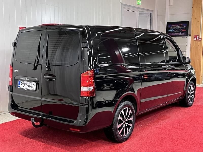 Käytetty Mercedes Vito Edition 163 HP (119 kW) 2023 Van