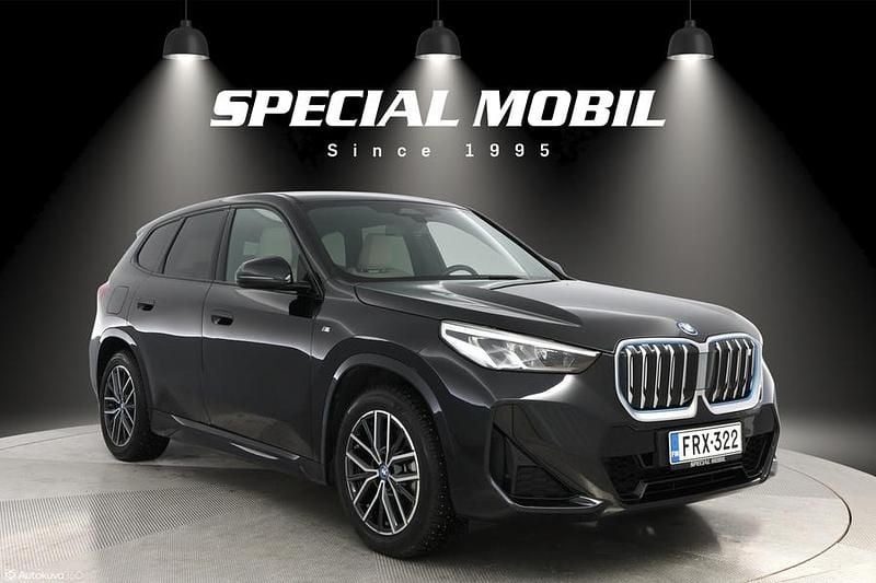 Musta Käytetty 2023 BMW iX1 M Sport Katumaasturi | 43 890 € (Hieman kallis) - Kuva 1/4
