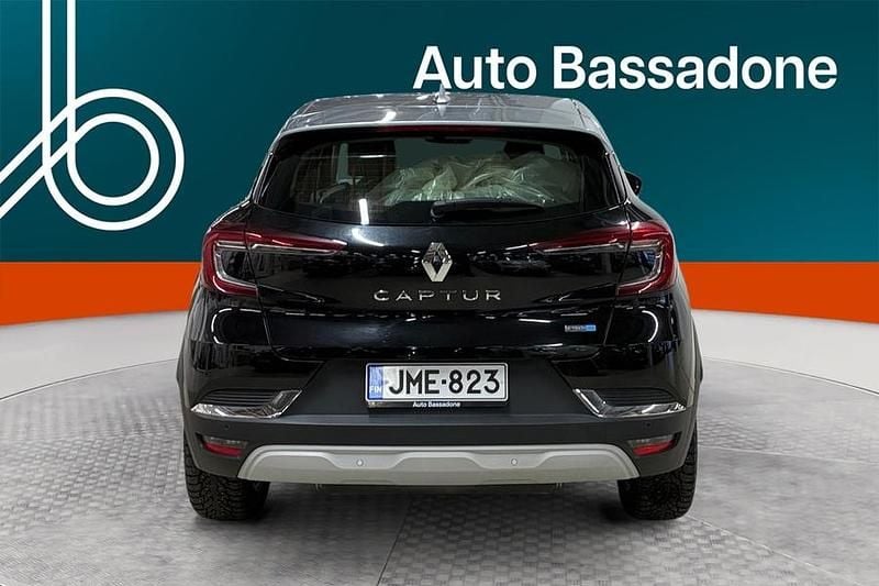 Käytetty Renault Captur Intens 92 HP (67 kW) 2021 Katumaasturi