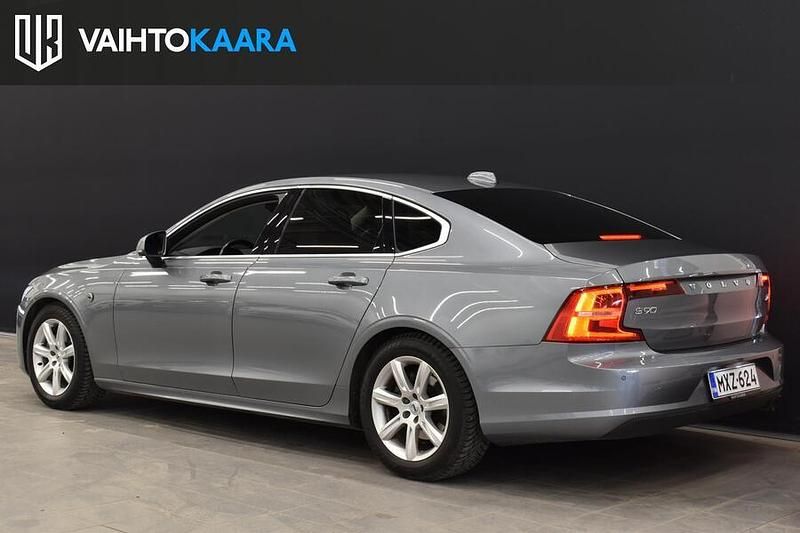 Käytetty Volvo S90 Momentum 150 HP (110 kW) 2020 Sedan