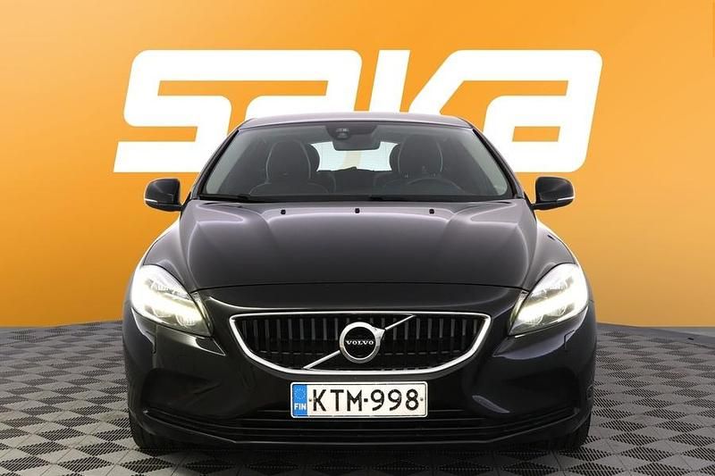Käytetty Volvo V40 Business Edition 120 HP (88 kW) 2019 Viistoperä