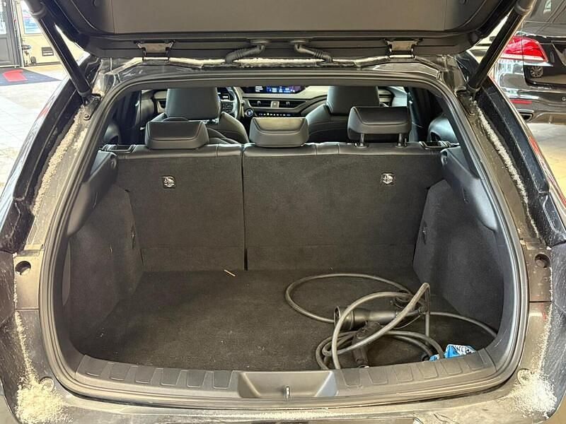 Käytetty Lexus UX Luxury Line 150 kW (204 HP) 2022 Katumaasturi