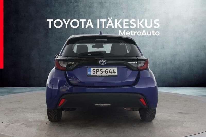 Käytetty Toyota Yaris Hybrid Active 116 HP (85 kW) 2024 Sininen Viistoperä