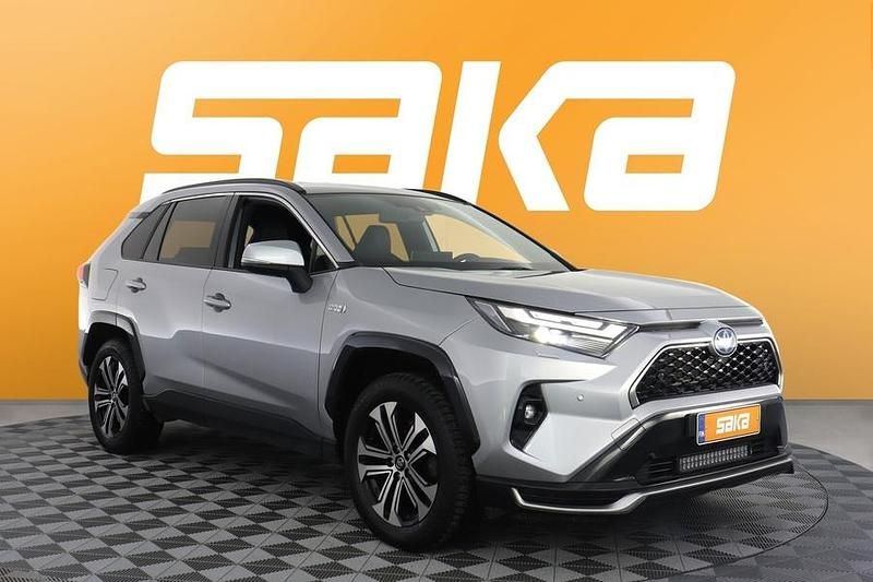Käytetty Toyota RAV4 Hybrid Style 306 HP (225 kW) 2022 Katumaasturi