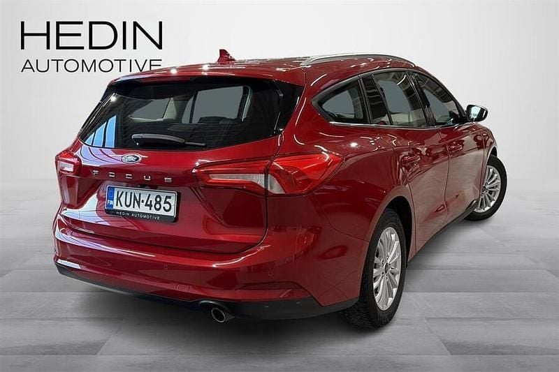 Käytetty Ford Focus Trend 125 HP (91 kW) 2021 Punainen Farmari
