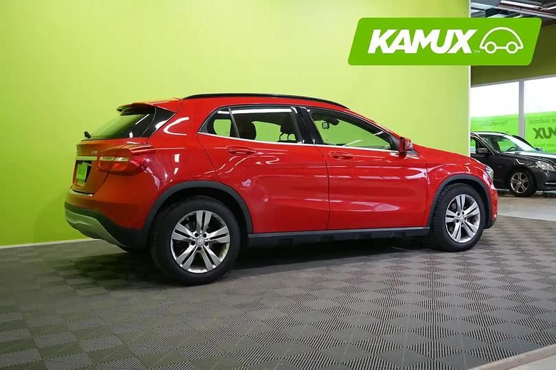 Käytetty Mercedes GLA200 Business 136 HP (100 kW) 2015 Punainen Katumaasturi