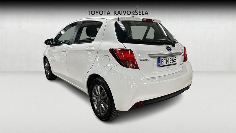 Käytetty Toyota Yaris Hybrid Active 73 HP (53 kW) 2015 Valkoinen Viistoperä