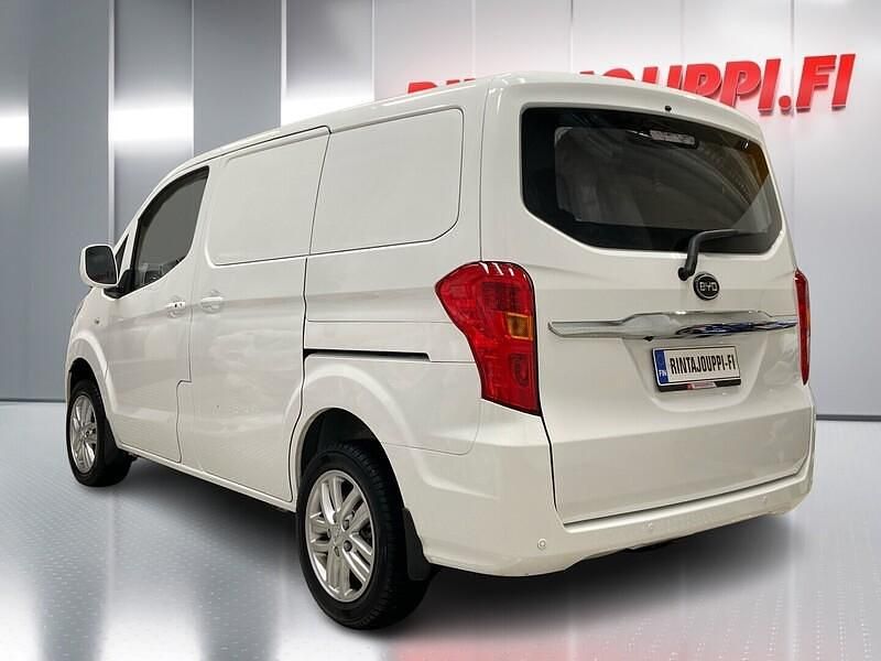 Käytetty BYD ETP3 100 kW (136 HP) 2023 Van