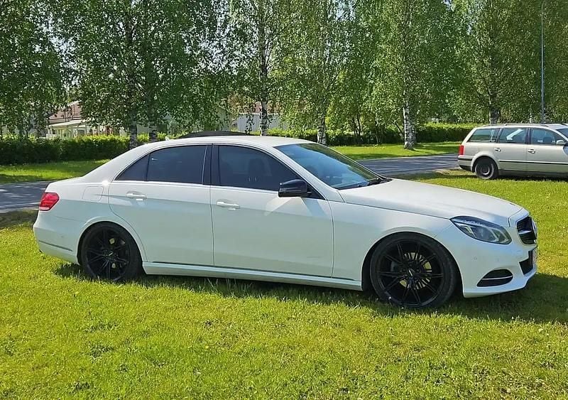 Käytetty Mercedes E220 Business 170 HP (125 kW) 2014 Valkoinen Sedan