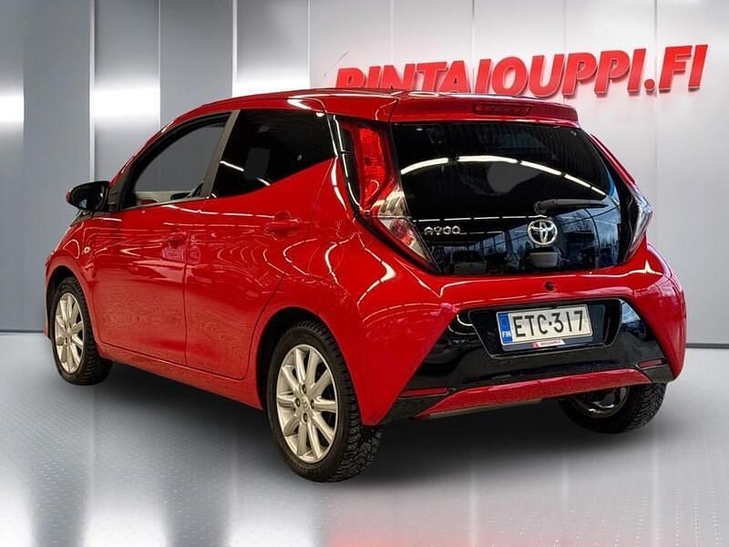 Käytetty Toyota Aygo X-play 72 HP (52 kW) 2020 Punainen Viistoperä